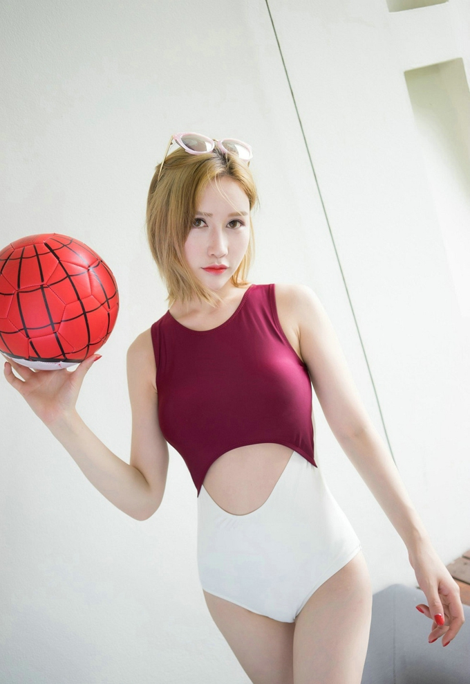 酒红色比基尼于姬Una性感完美身材迷人翘臀美腿气质写真