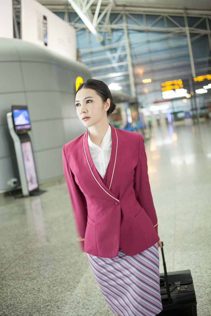性感迷人气质嫩模顾欣怡空姐的私生活半脱美乳翘臀美腿写真