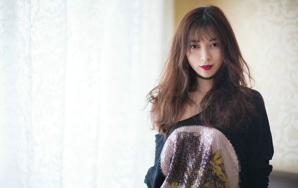 楚琪kiki清新美女泳衣性感美腿气质养眼靓丽写真