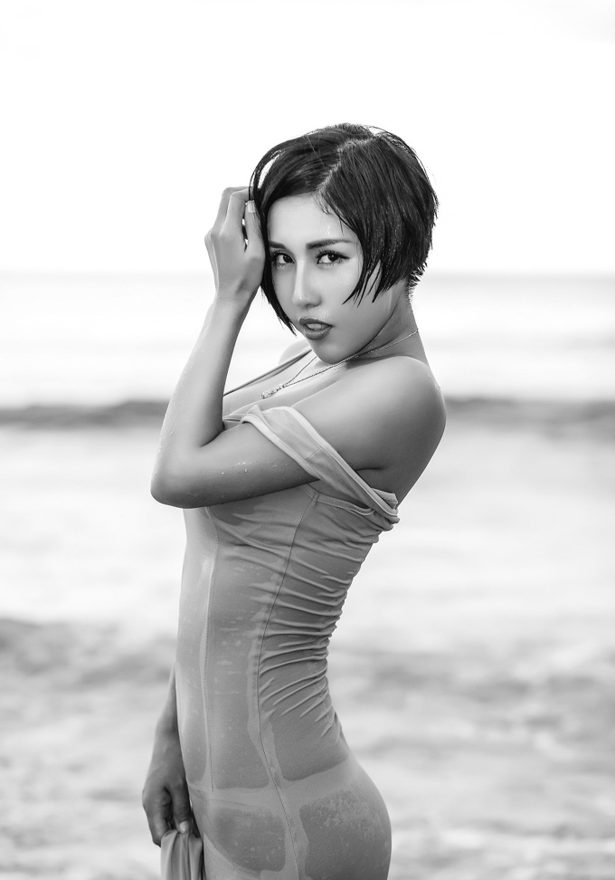 性感尤物娜依灵儿比基尼诱惑巨乳大胸美腿翘臀写真