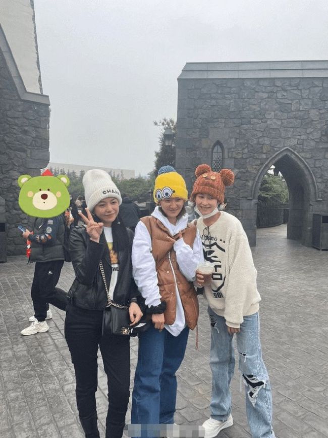 陈妍希颖儿带娃游环球 陈晓儿子小星星曝光很酷帅