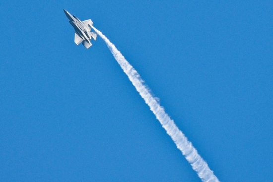 社交媒体上流传的,F-35A在坠毁前放油的照片 图源:社交媒体