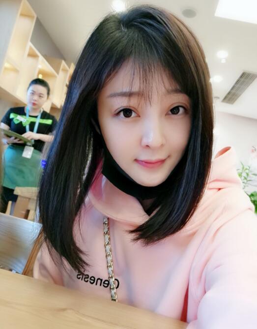 正能量美女小蹦赵小笨个人资料简介 YY小蹦照片直播间
