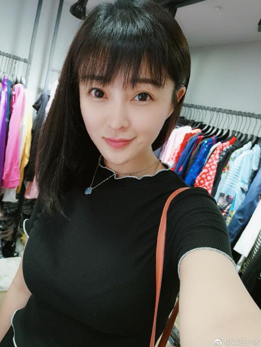 正能量美女小蹦赵小笨个人资料简介 YY小蹦照片直播间