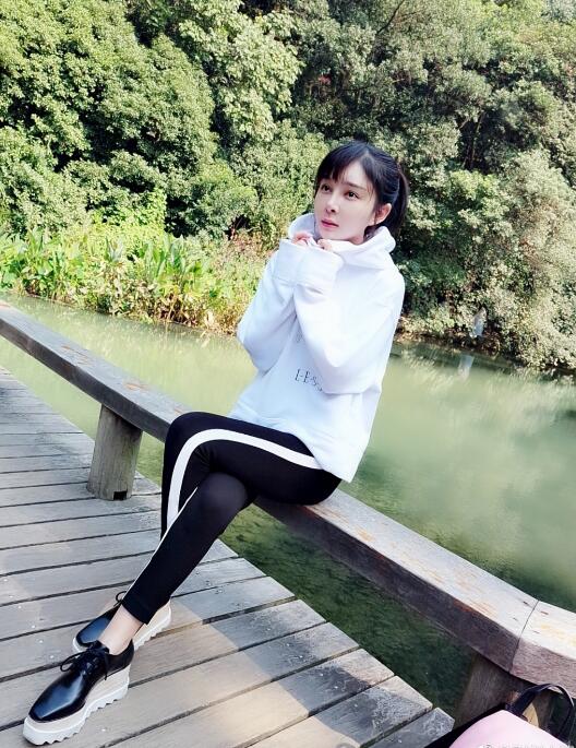 正能量美女小蹦赵小笨个人资料简介 YY小蹦照片直播间