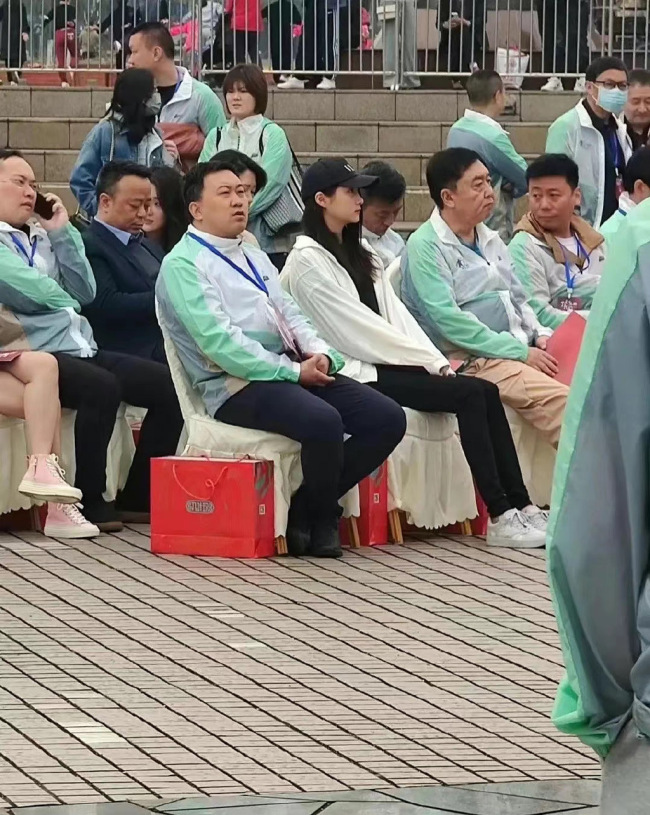回国开始工作啦！关晓彤了不起的我们开机路透