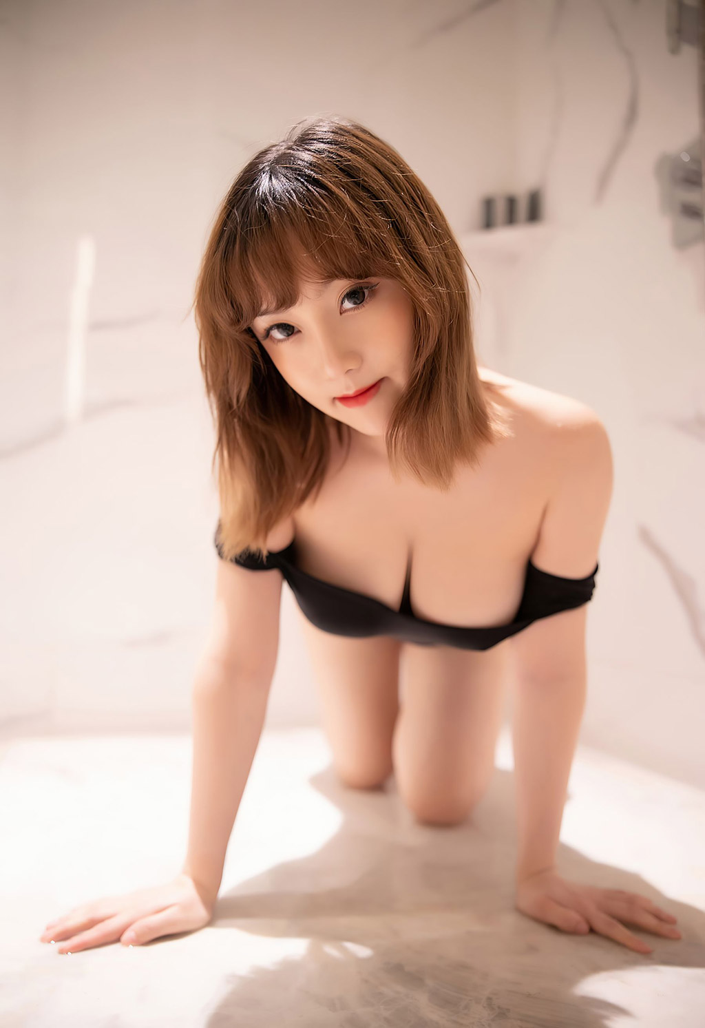 豆瓣酱清甜可人却拥有丰满身材的妹子