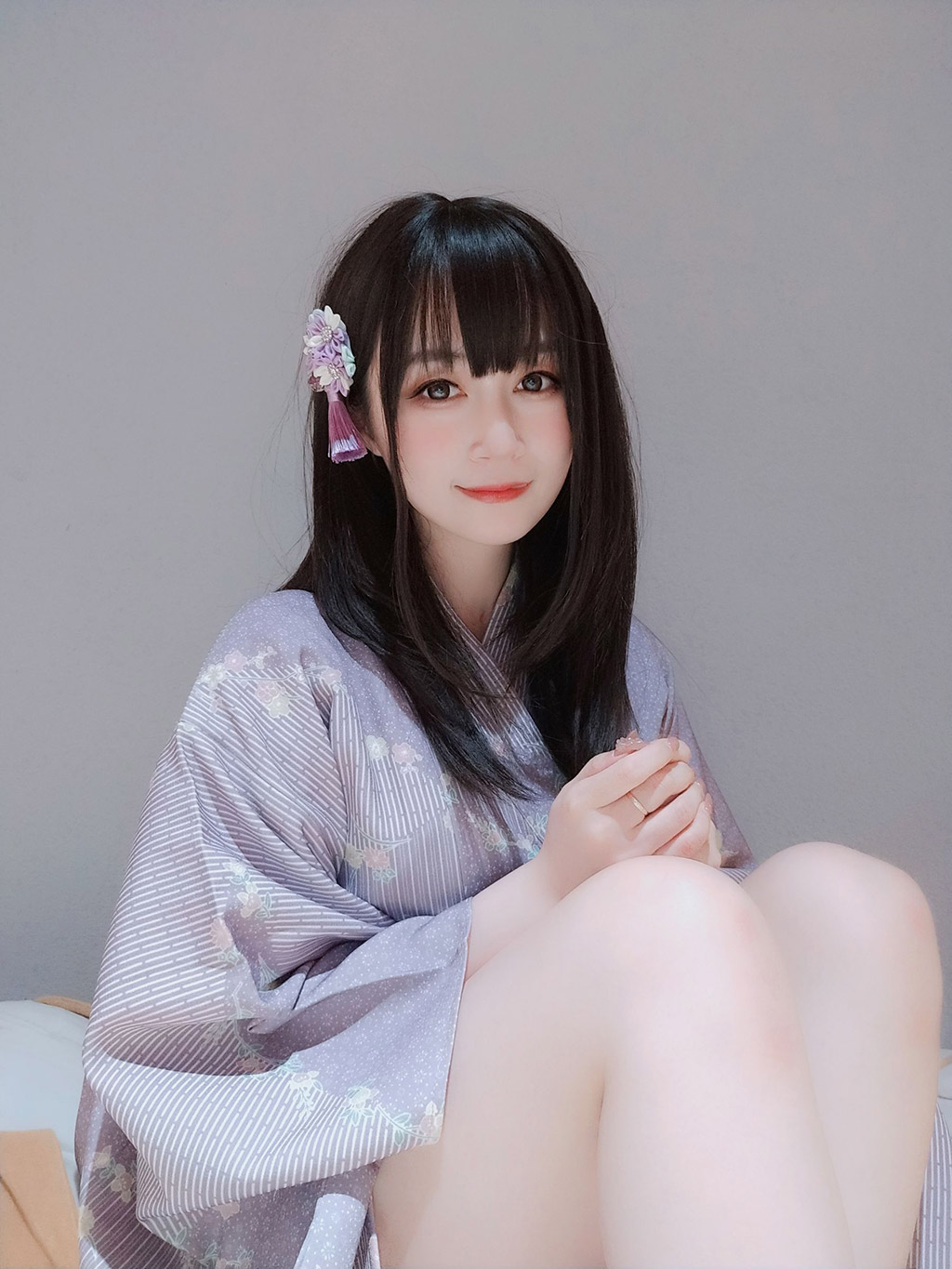 白银小姐姐连体高叉死库水浴池戏水