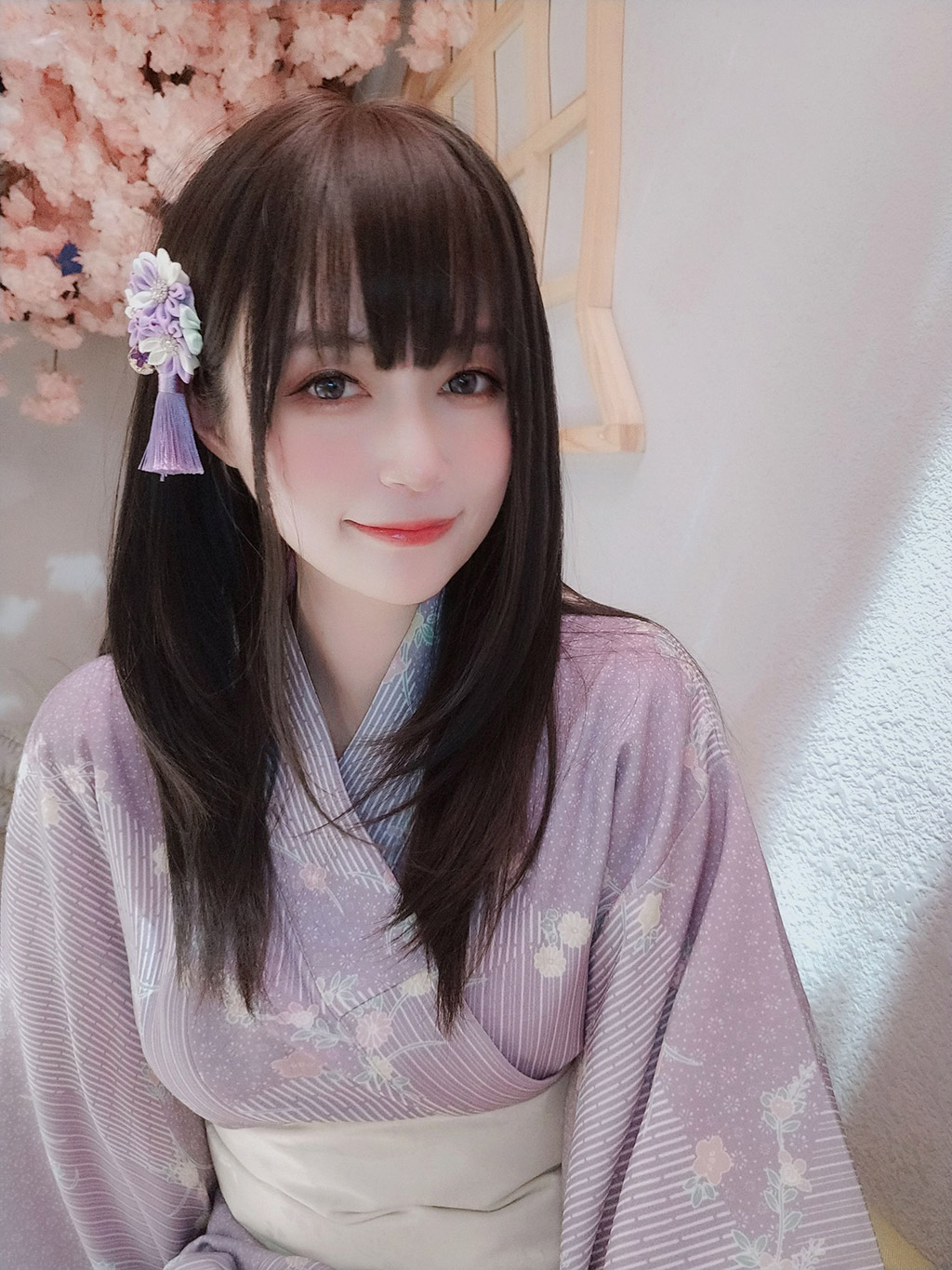 白银小姐姐连体高叉死库水浴池戏水