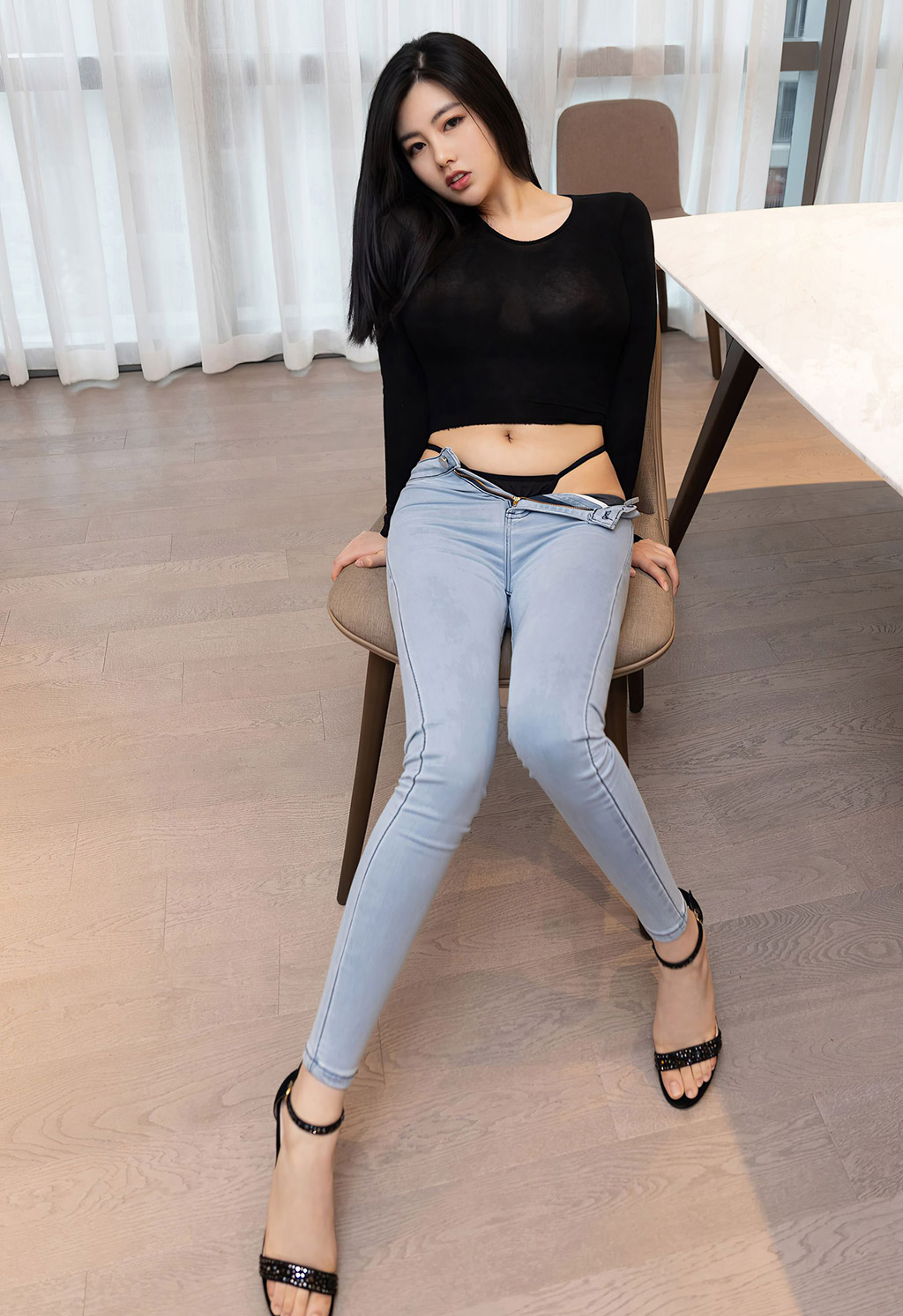 娜露Selena牛仔裤修饰的无可比拟美臀