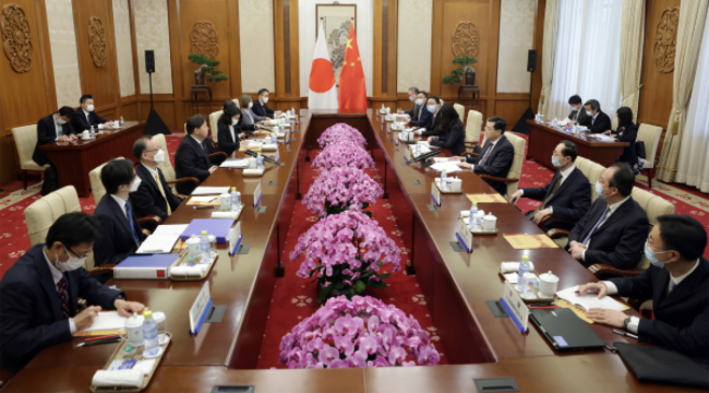 日本外相与中方会面超6小时 聊了啥？岸田政府正处于夹缝之中？