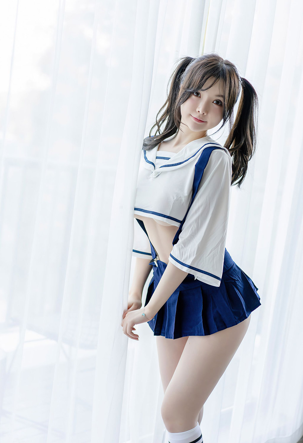 糯美子清纯双马尾校服童颜巨乳娇媚姿态