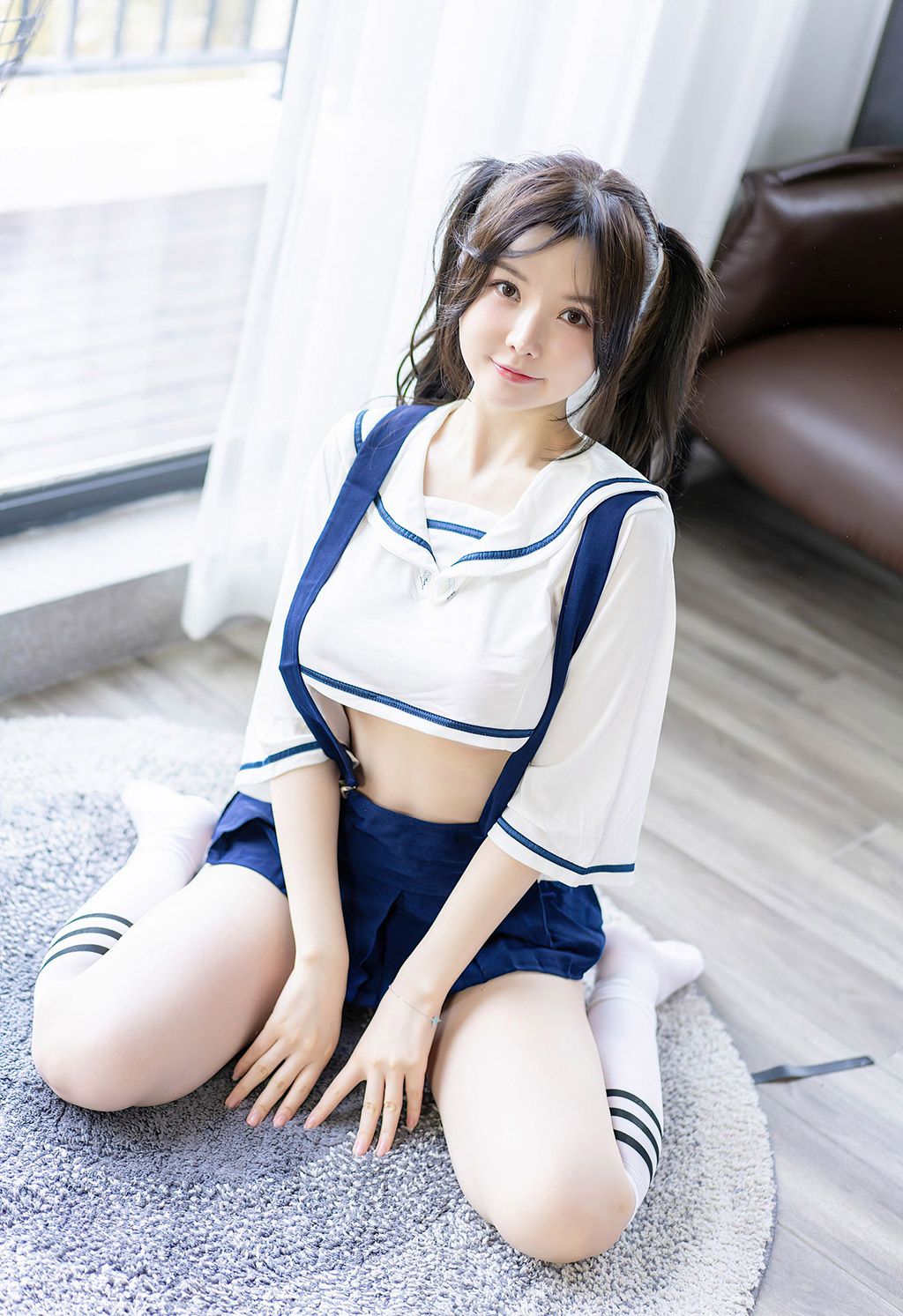糯美子清纯双马尾校服童颜巨乳娇媚姿态