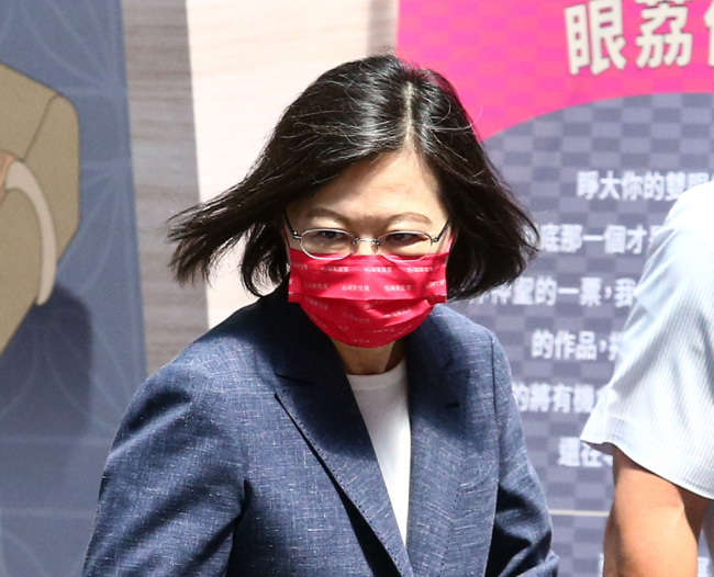 岛内学者痛批蔡英文 用台湾民众的利益去“媚美卖台”