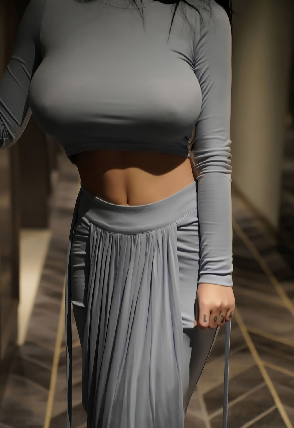 美七Mia一袭蓝色长裙巨乳细腰媚态娇艳动人