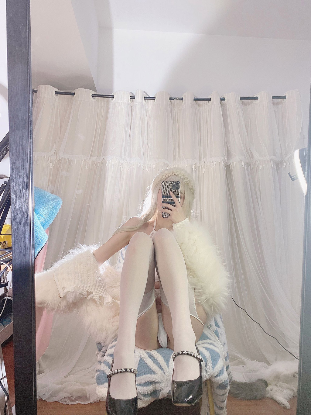 斗鱼米线线sama白月光Cosplay白皙挺拔美胸