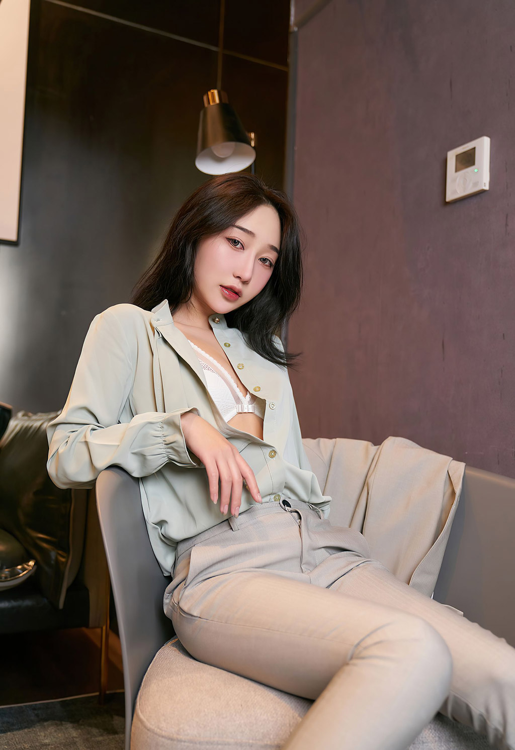 九月生动人的女秘书娇柔粉透欲滴的妹子