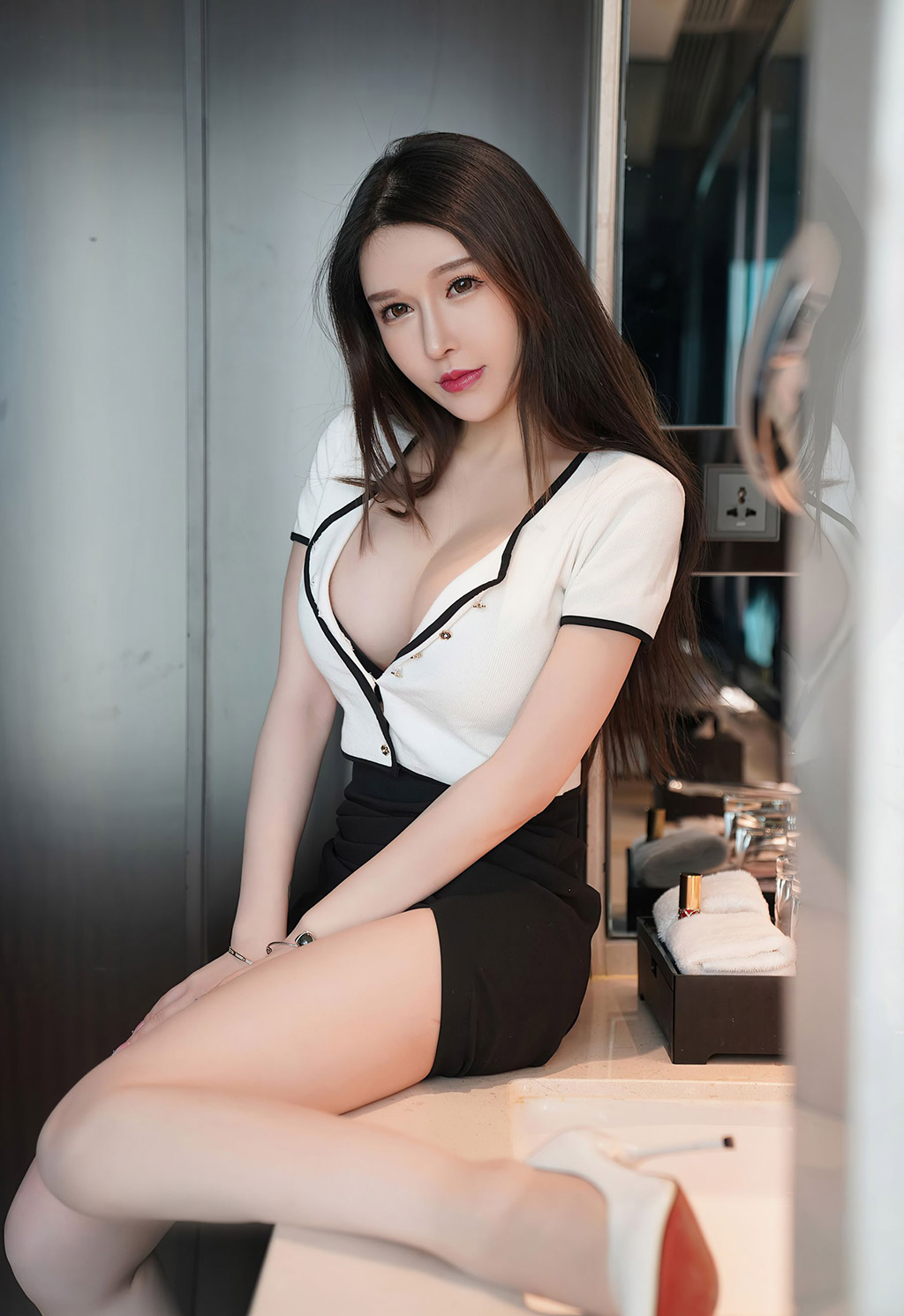 玉兔miki经典黑丝OL黑色内衣诱人气息