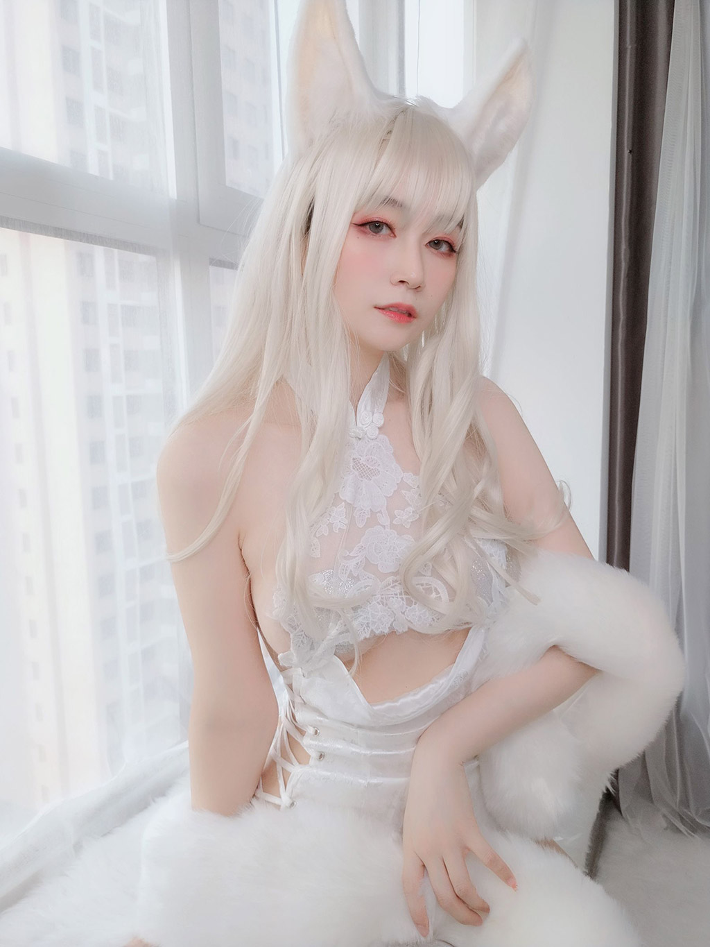 白银小姐姐Coser白兔白腿白胸白美人