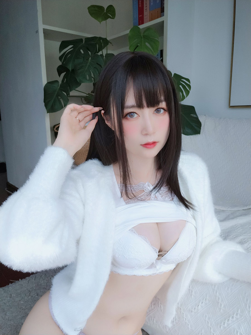 Coser小姐姐白银白蕾丝 写真套图