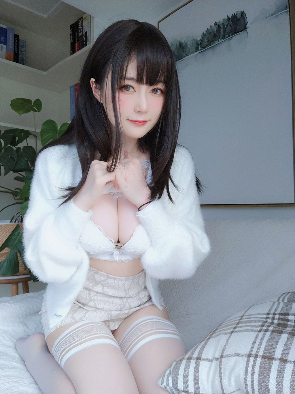 Coser小姐姐白银白蕾丝 写真套图