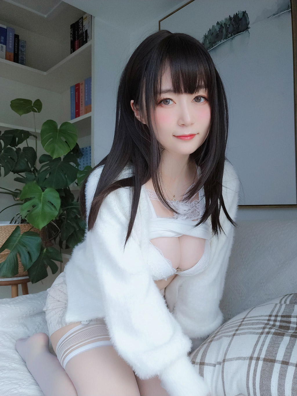 Coser小姐姐白银白蕾丝 写真套图