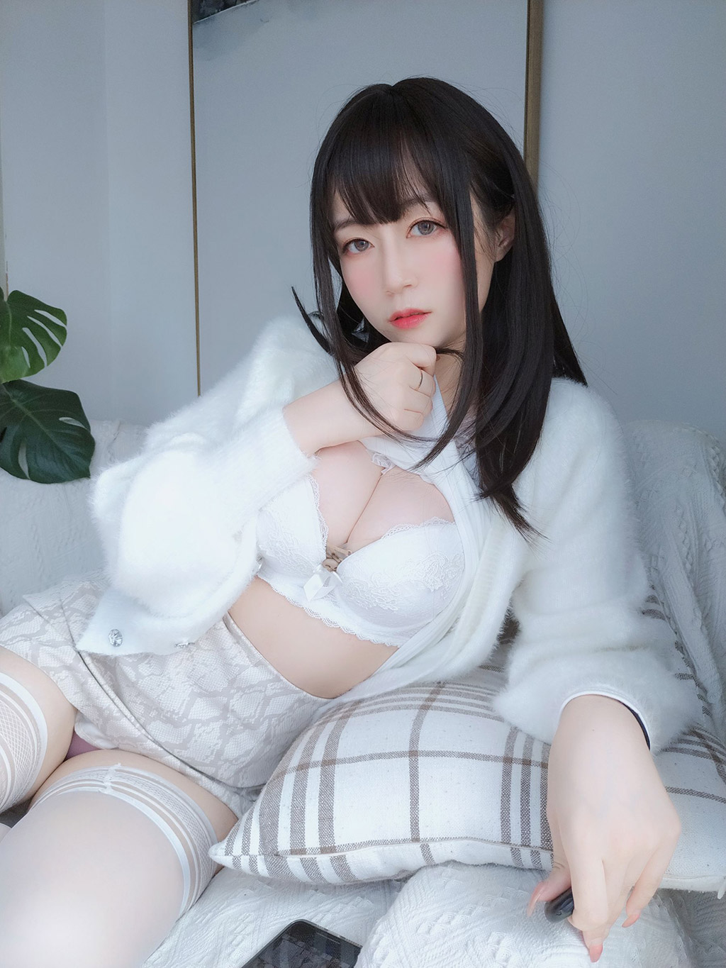 Coser小姐姐白银白蕾丝 写真套图