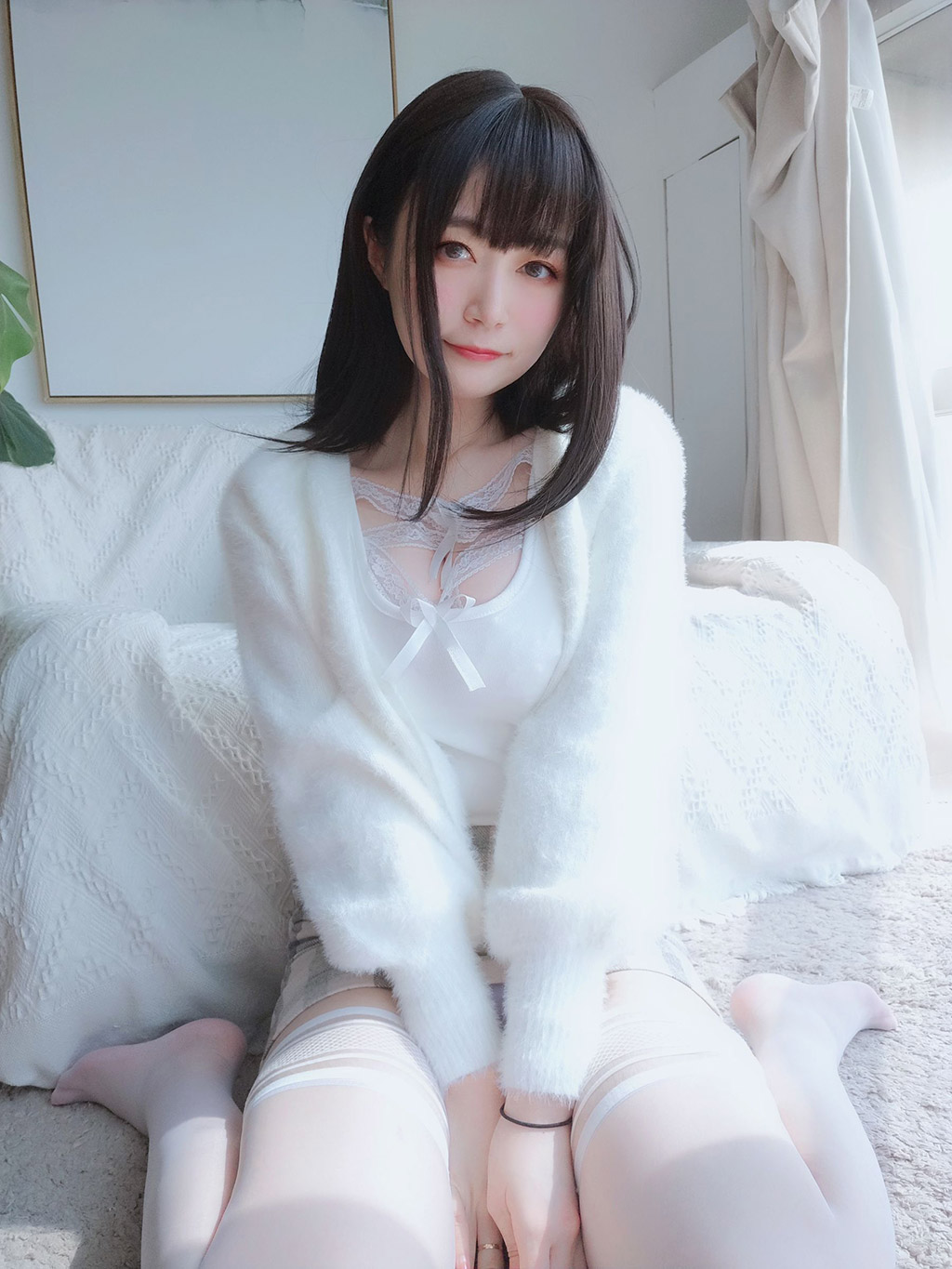 Coser小姐姐白银白蕾丝 写真套图