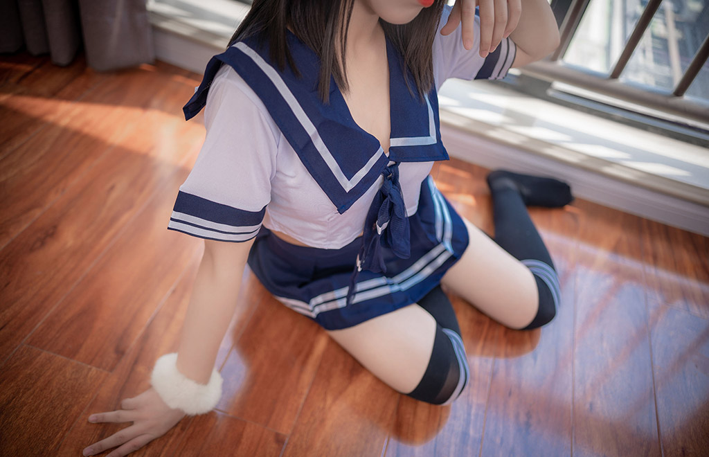 水手裙学妹性感写真套图