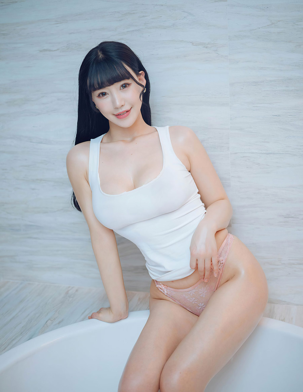朱可儿Flower白色与粉色内衣的双重视觉魅惑