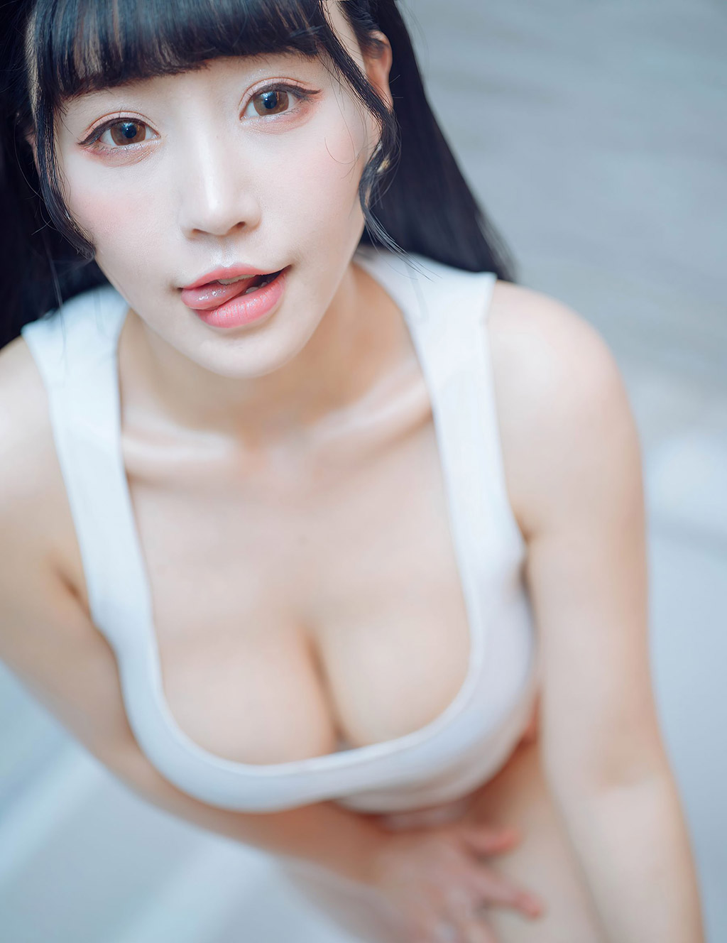 朱可儿Flower白色与粉色内衣的双重视觉魅惑