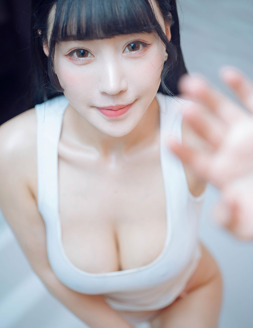 朱可儿Flower白色与粉色内衣的双重视觉魅惑