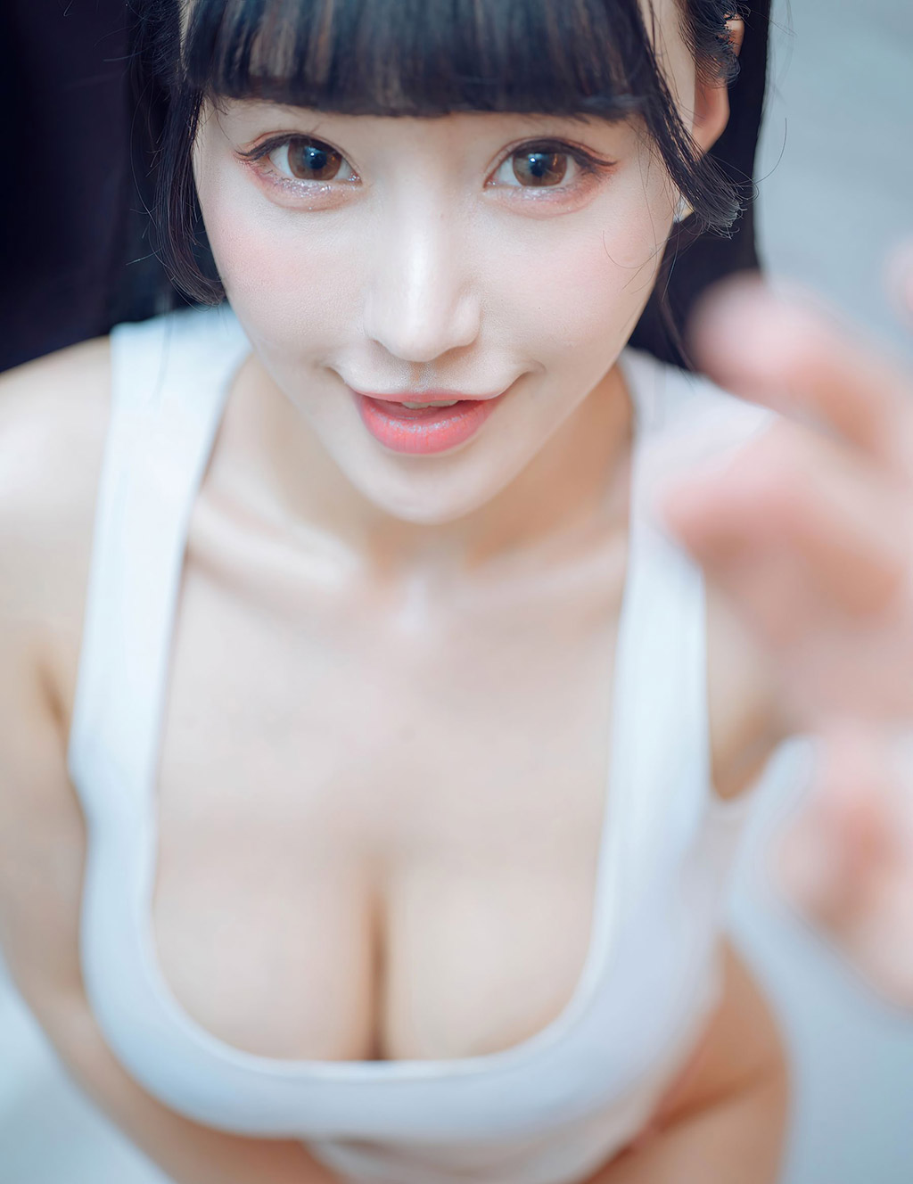 朱可儿Flower白色与粉色内衣的双重视觉魅惑