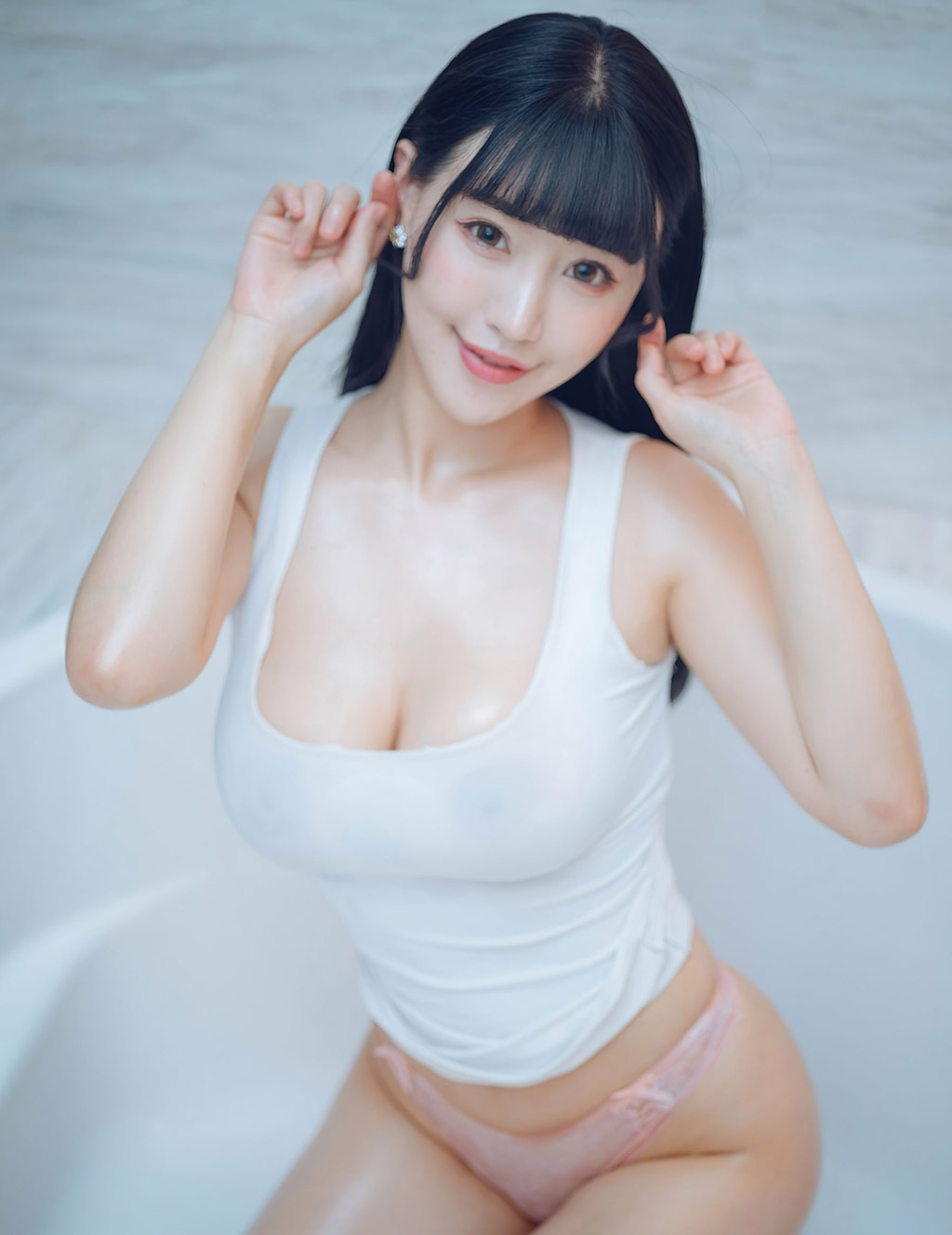 朱可儿Flower白色与粉色内衣的双重视觉魅惑
