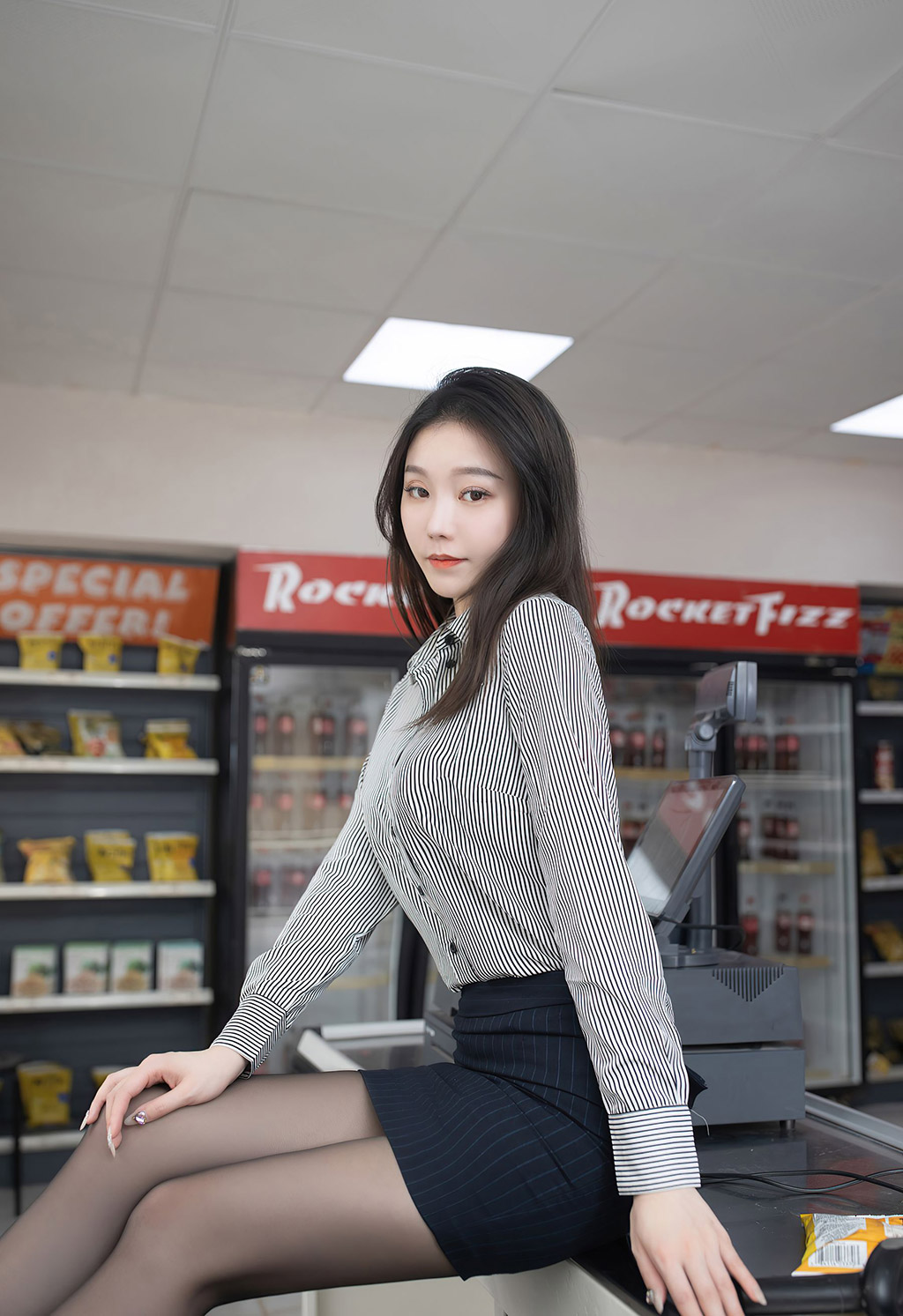 安然Maleah便利店职员主题写真