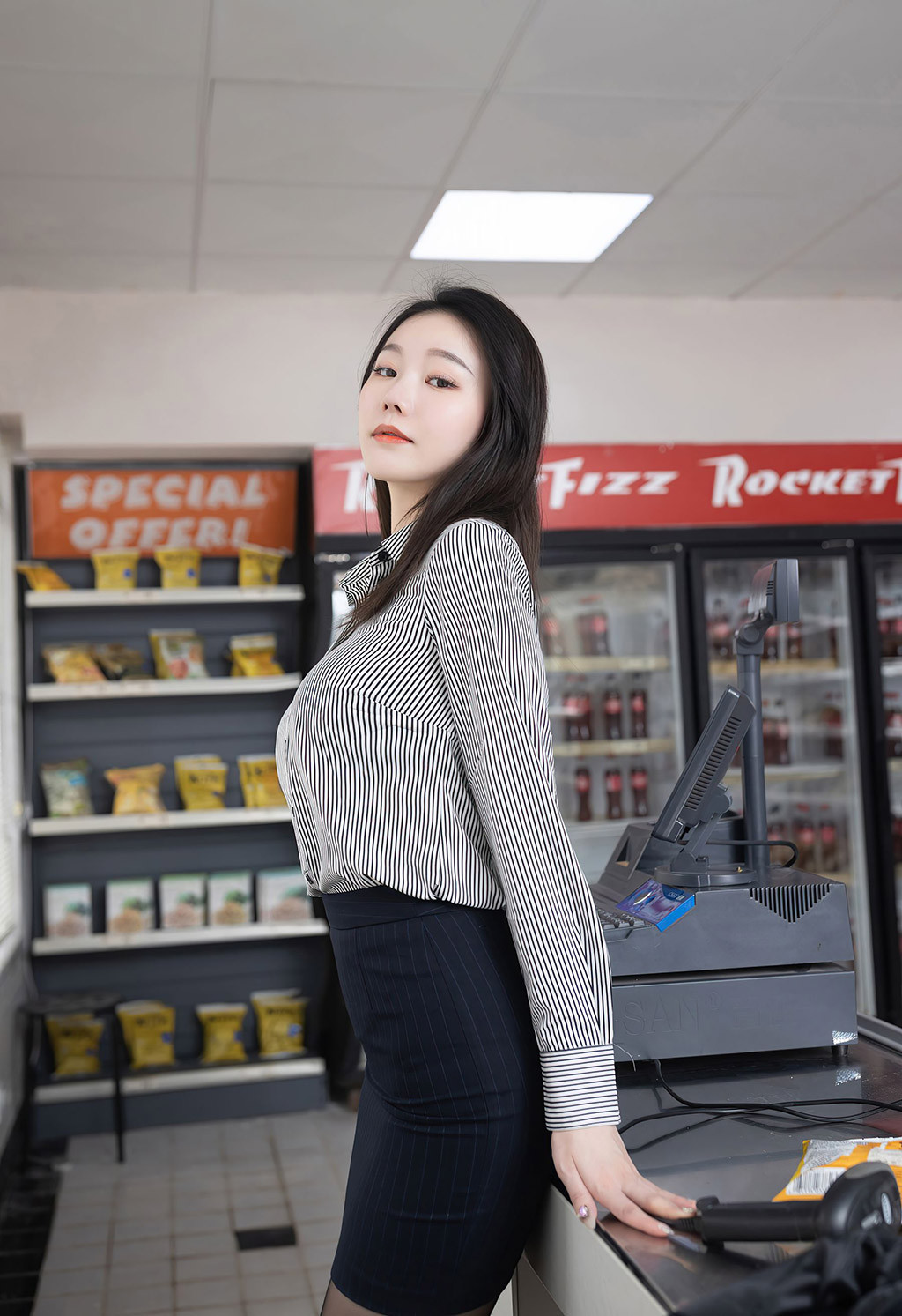 安然Maleah便利店职员主题写真