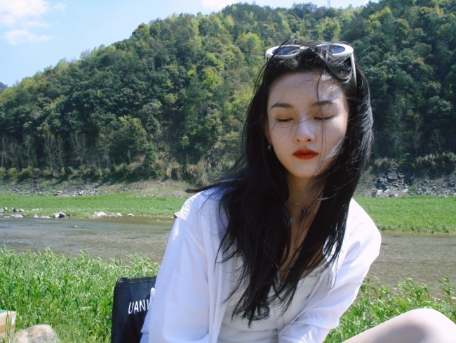 宋祖儿分享游玩美照 笑容甜美惹人爱