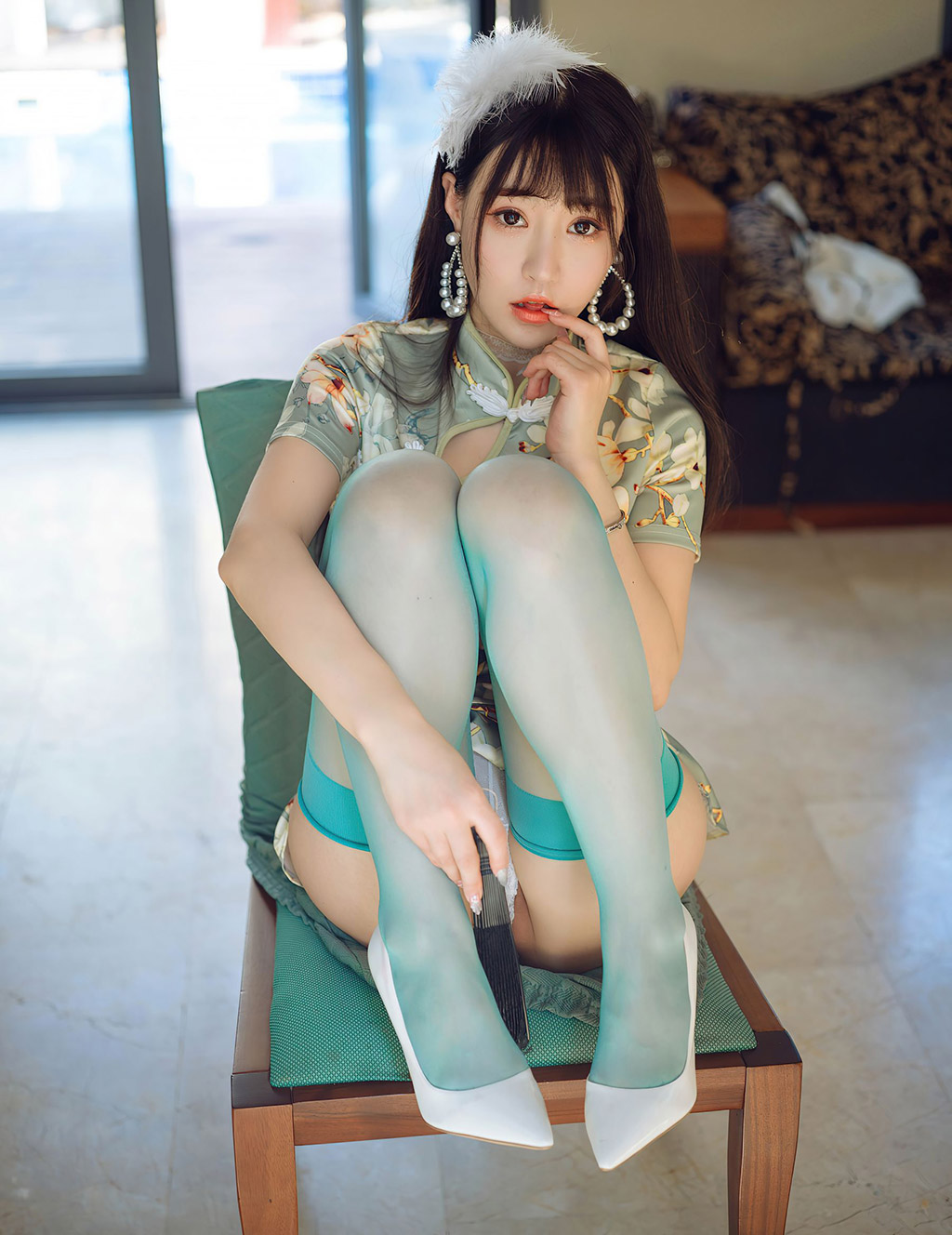 朱可儿Flower典雅的韵致青瓷色旗袍
