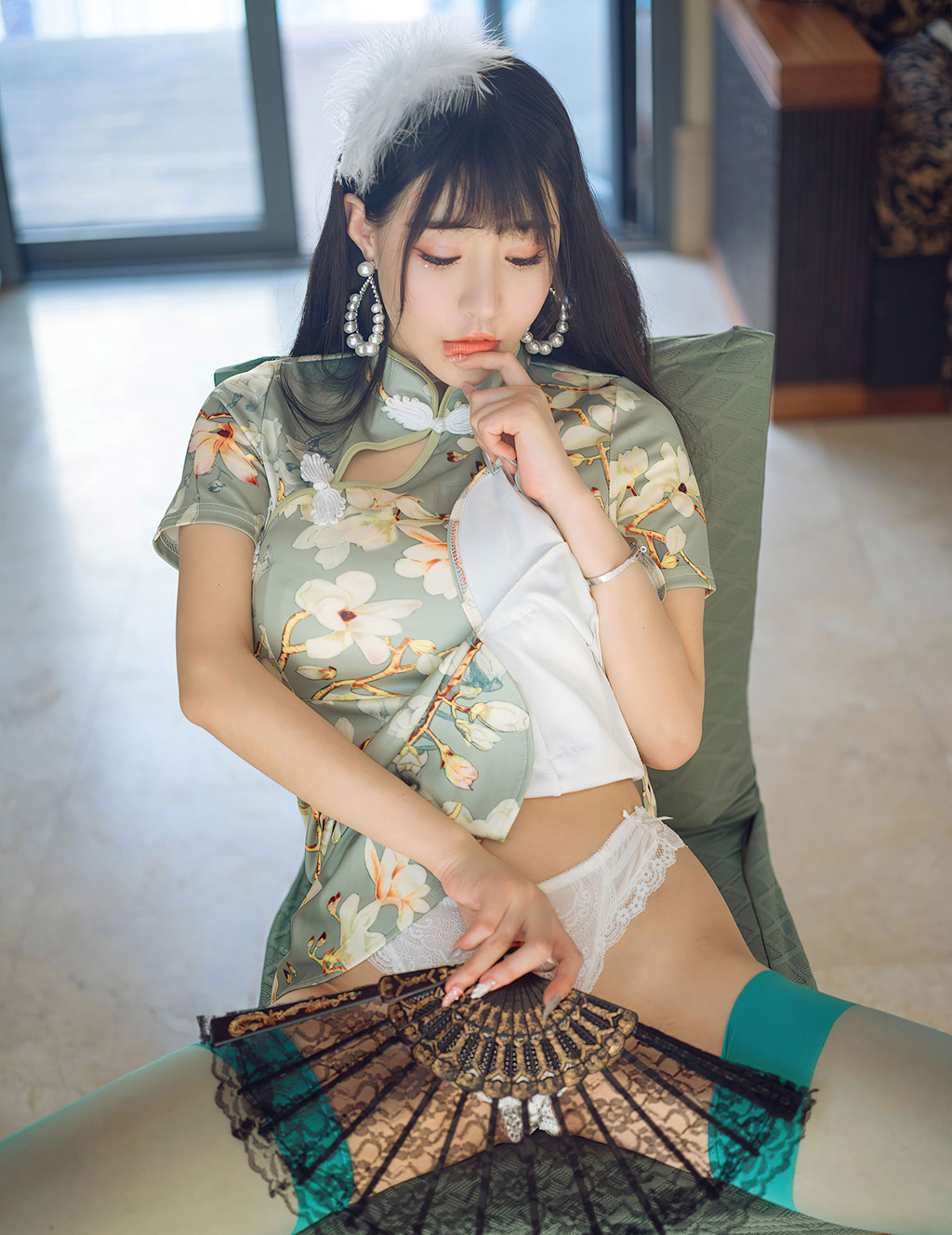 朱可儿Flower典雅的韵致青瓷色旗袍