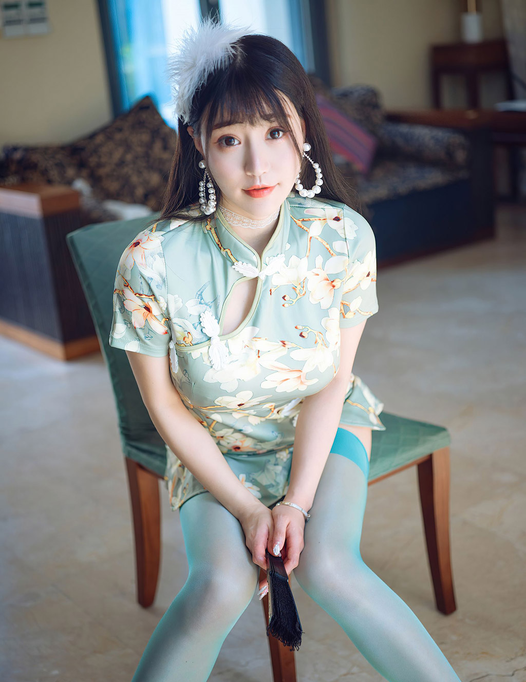 朱可儿Flower典雅的韵致青瓷色旗袍