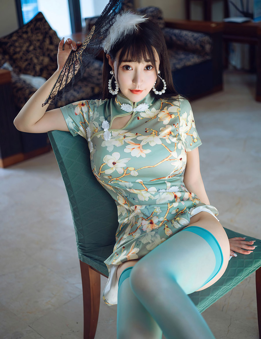 朱可儿Flower典雅的韵致青瓷色旗袍