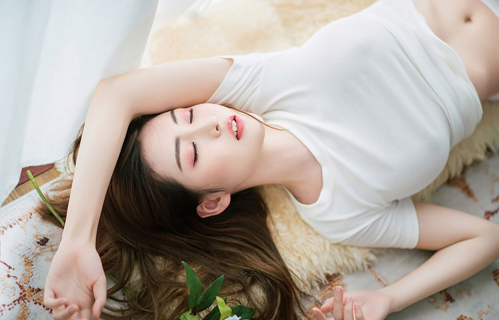 沈梦瑶白T自嗨万千风情