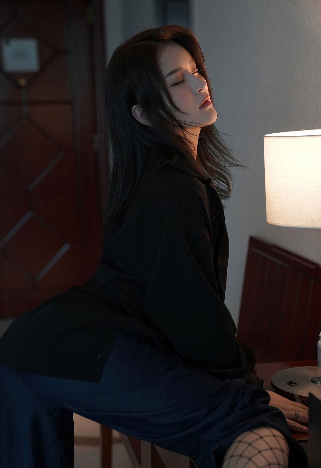 璀灿束腰服饰与魅惑网袜