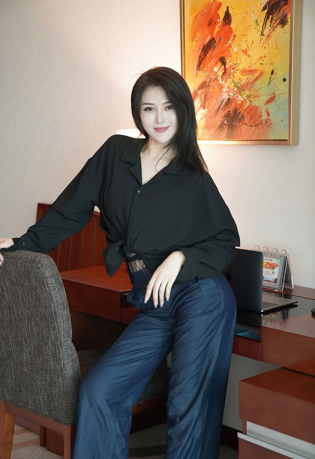 璀灿束腰服饰与魅惑网袜