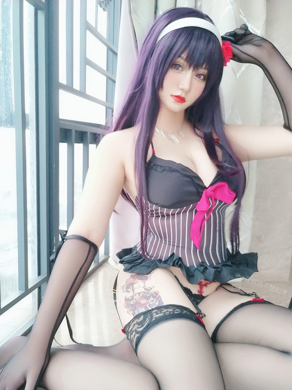 丰满性感少女夏鸽鸽不想起床黑色透视情趣内衣加黑丝美腿私房写真集