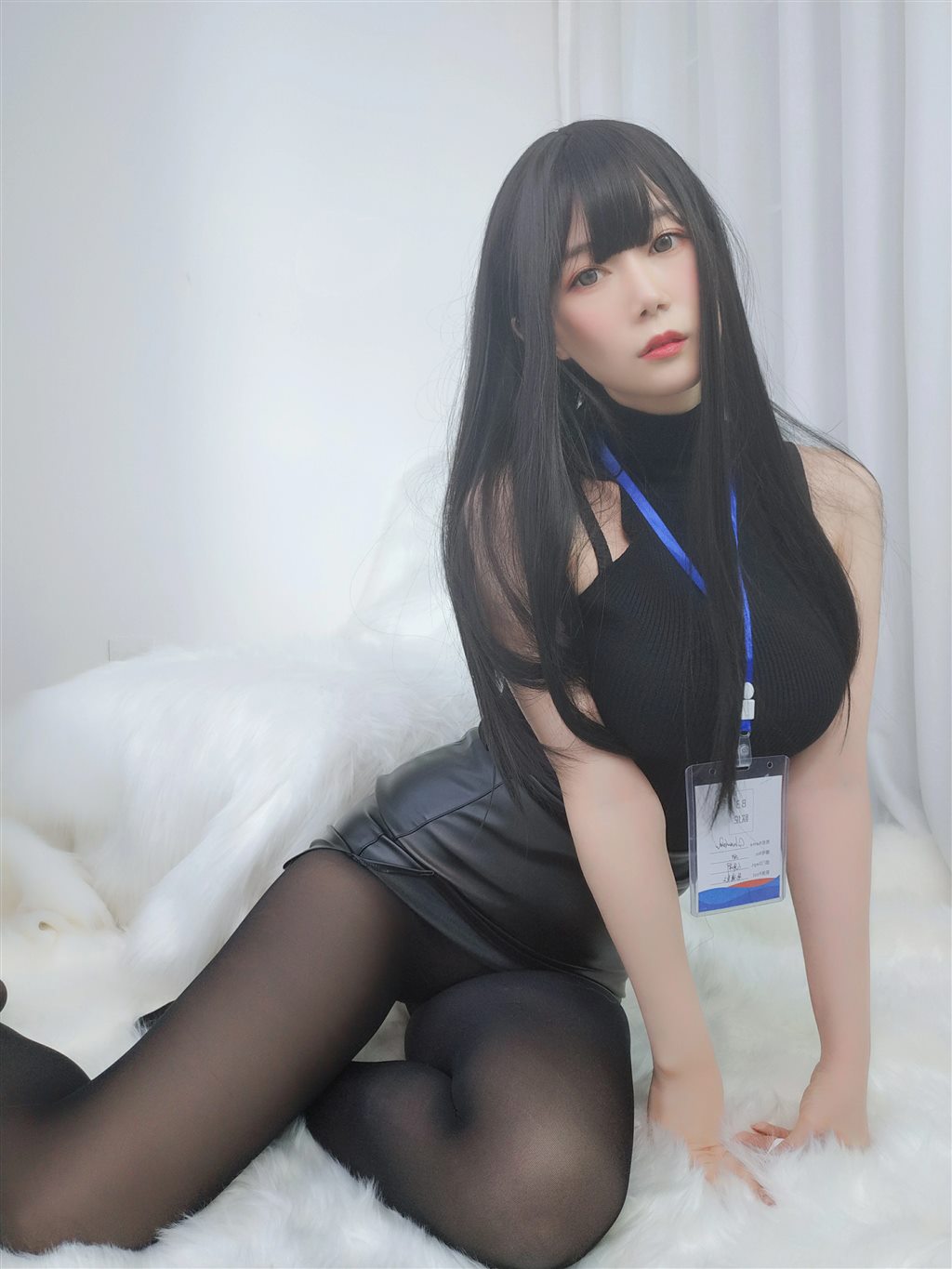 职场新人白银81黑色短裙与内衣加黑丝美腿性感私房写真集
