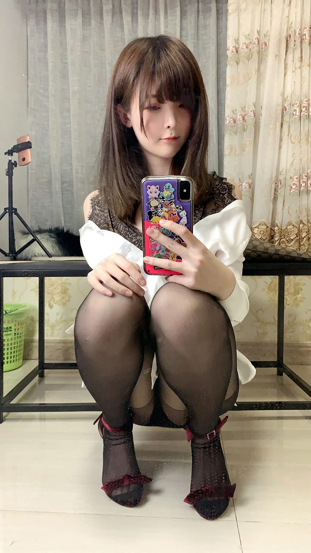 约会网红女友一小央泽黑色蕾丝内衣加黑丝美腿性感私房写真集