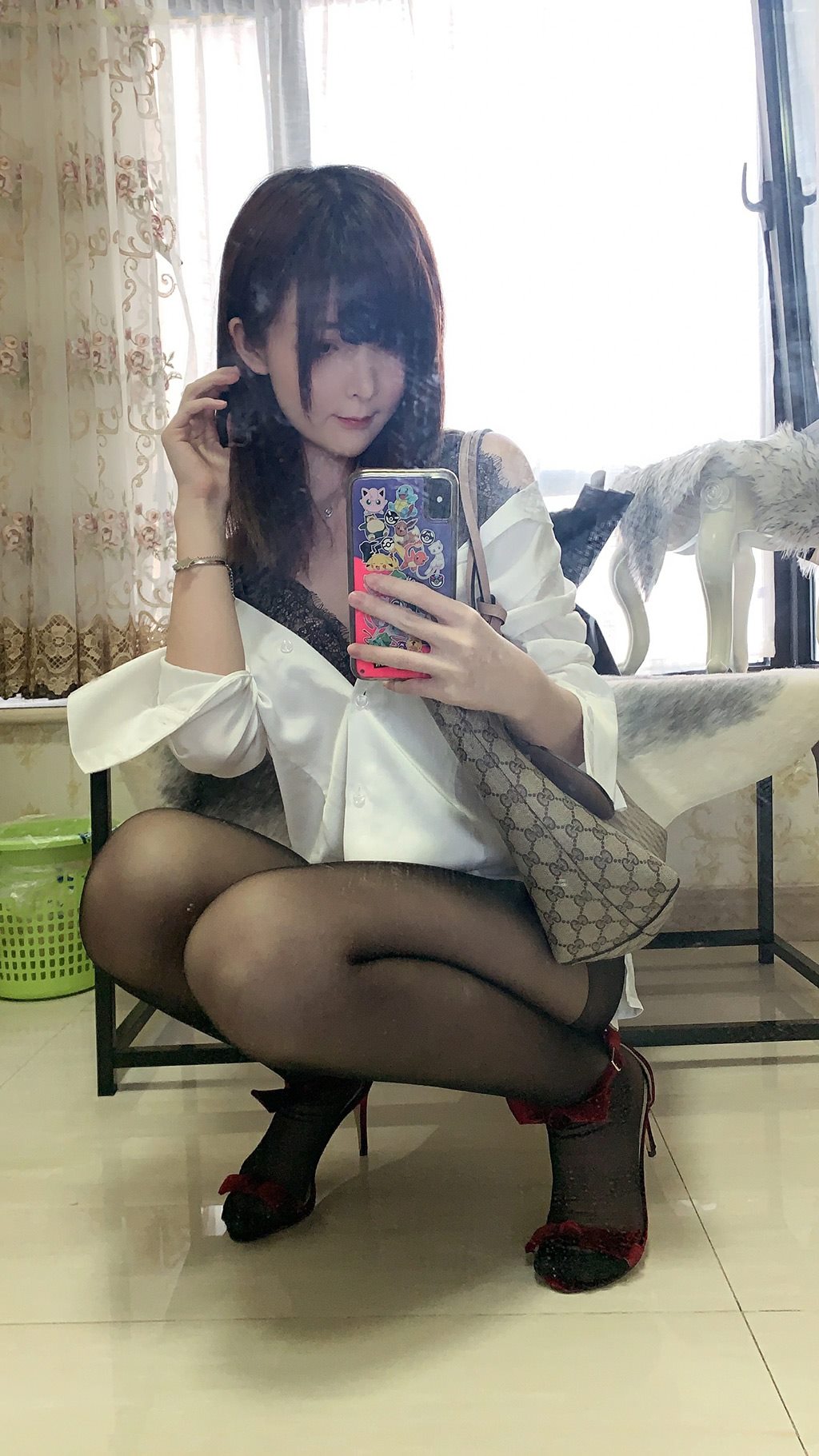 约会网红女友一小央泽黑色蕾丝内衣加黑丝美腿性感私房写真集