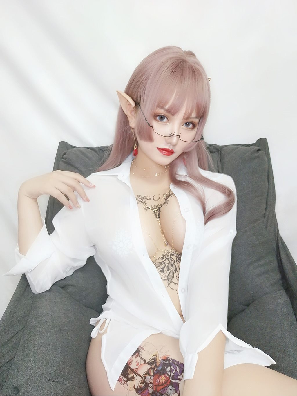 丰满性感少女夏鸽鸽不想起床水钻乳贴白色透视衬衫私房写真