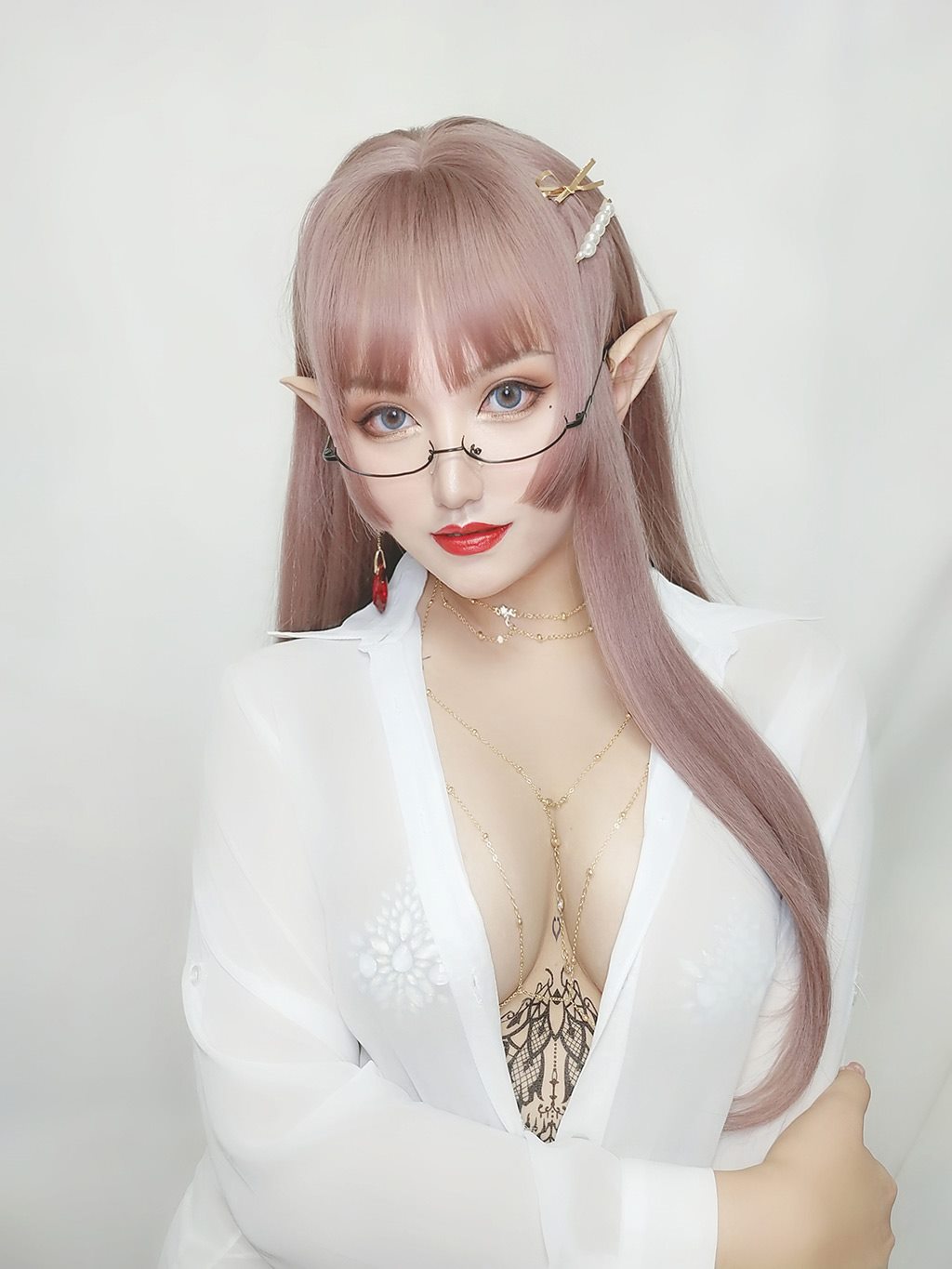 丰满性感少女夏鸽鸽不想起床水钻乳贴白色透视衬衫私房写真